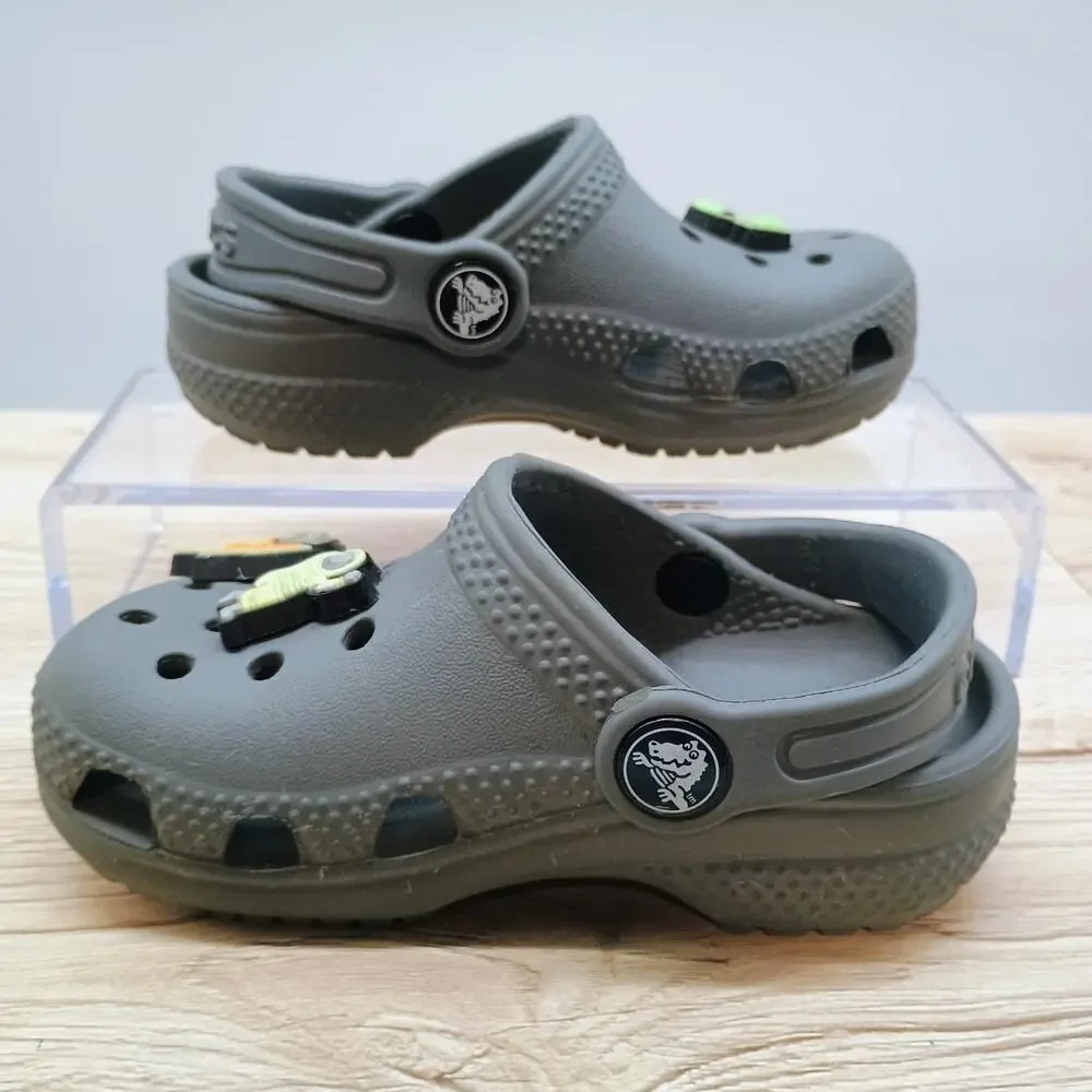 Crocs Unisex Kids 7 Classic Clogs Space Alien Astronaut Dark Gray Sandals